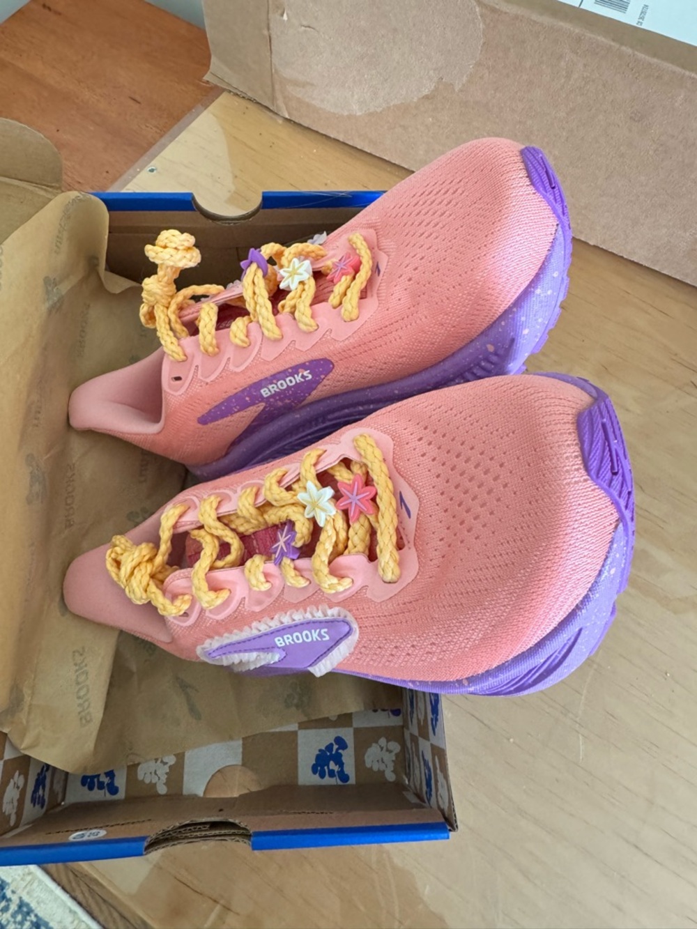 Brooks RunDisney Rapunzel 6.5 Wide - New in Box - Picture 3 of 5